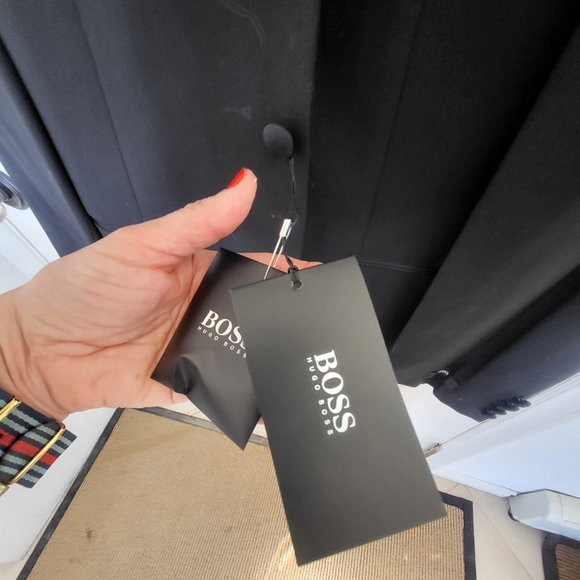 Hugo Boss Tuxedo New with Tags - NWT - size 50 - Picture 4 of 7